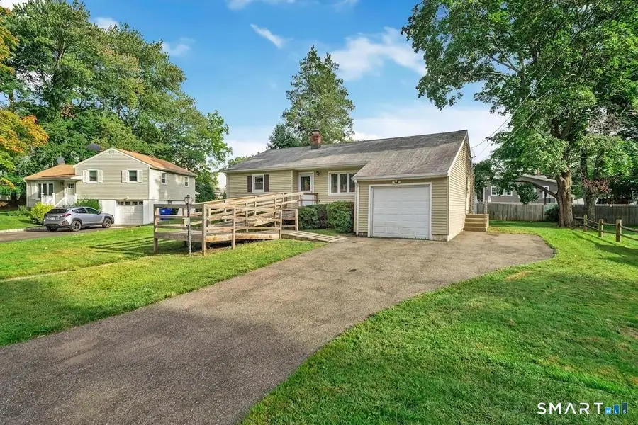 17 Greenbriar Circle, Fairfield, CT 06824 - #3