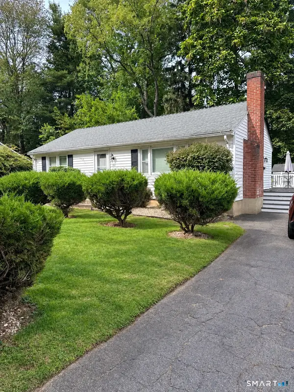 22 Brookdale Avenue, Bloomfield, CT 06002