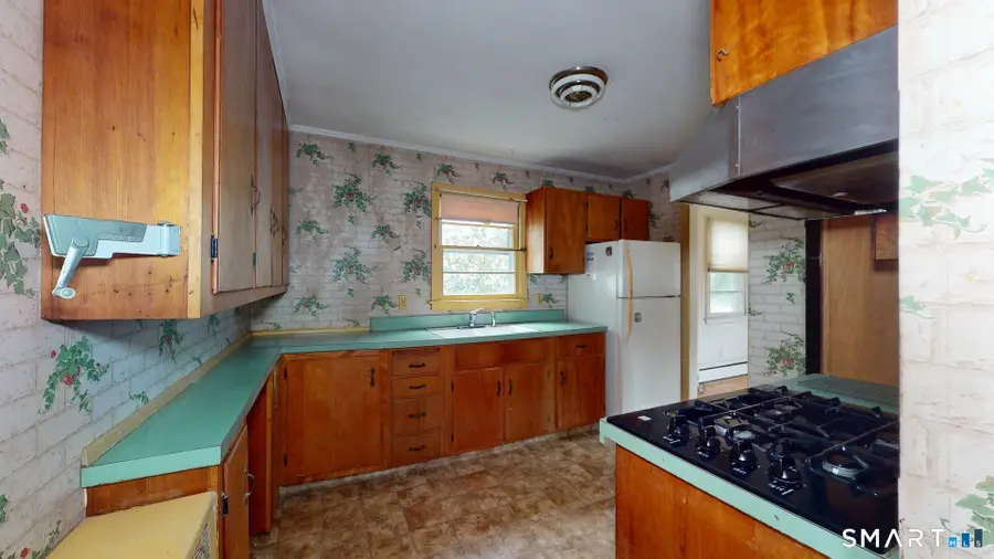 35 Sunset Street, New London, CT 06320 - #2