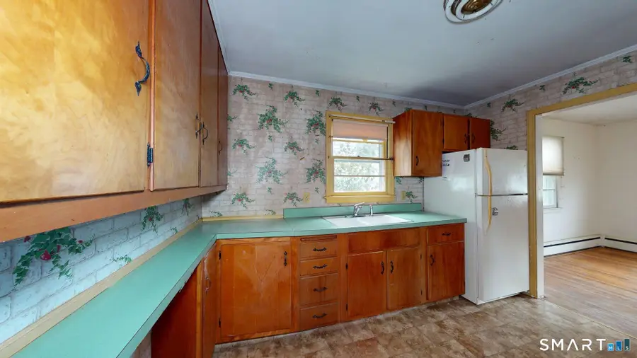 35 Sunset Street, New London, CT 06320 - #3