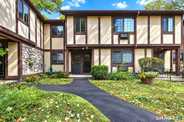 134 Foxwood Close #134, Milford, CT 06461