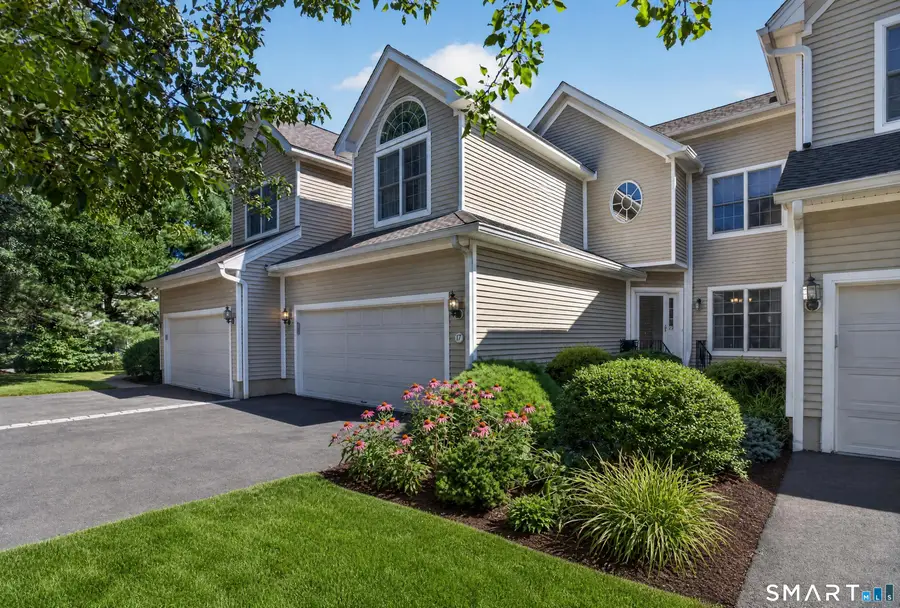 17 Regency Circle, Trumbull, CT 06611 - #2