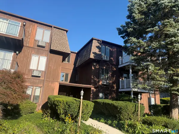 136 Deer Hill Avenue #B20, Danbury, CT 06810