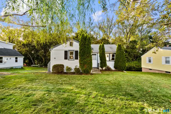 18 Gilbert Lane, Branford, CT 06405