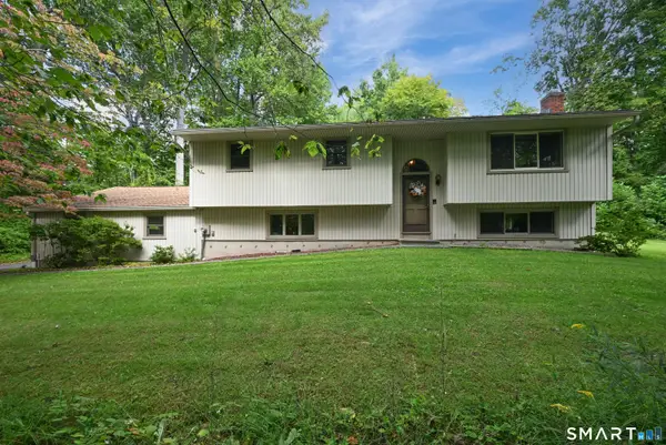 19 Willow Run, Brookfield, CT 06804