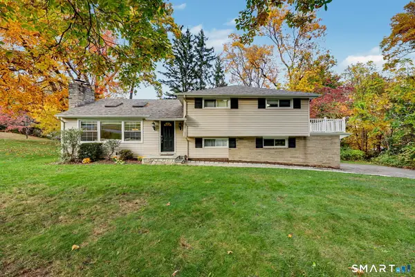 15 Geraldine Circle, Trumbull, CT 06611