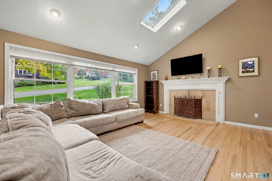 15 Geraldine Circle, Trumbull, CT 06611 - #3