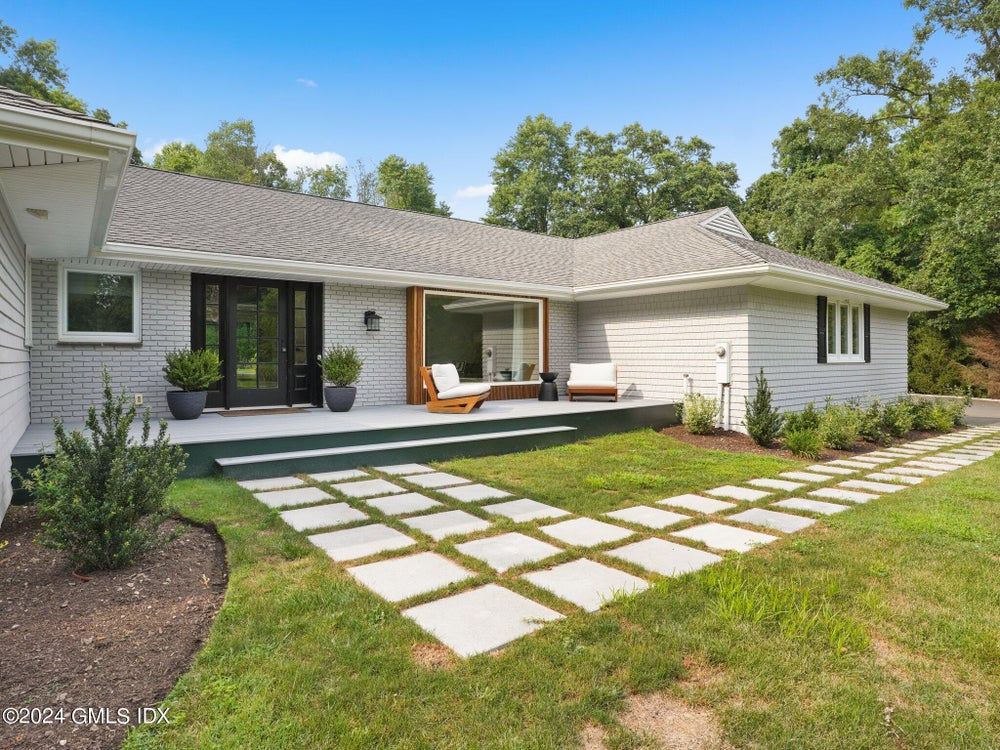 75 Carriage Drive, Stamford, CT 06901 BHGRE