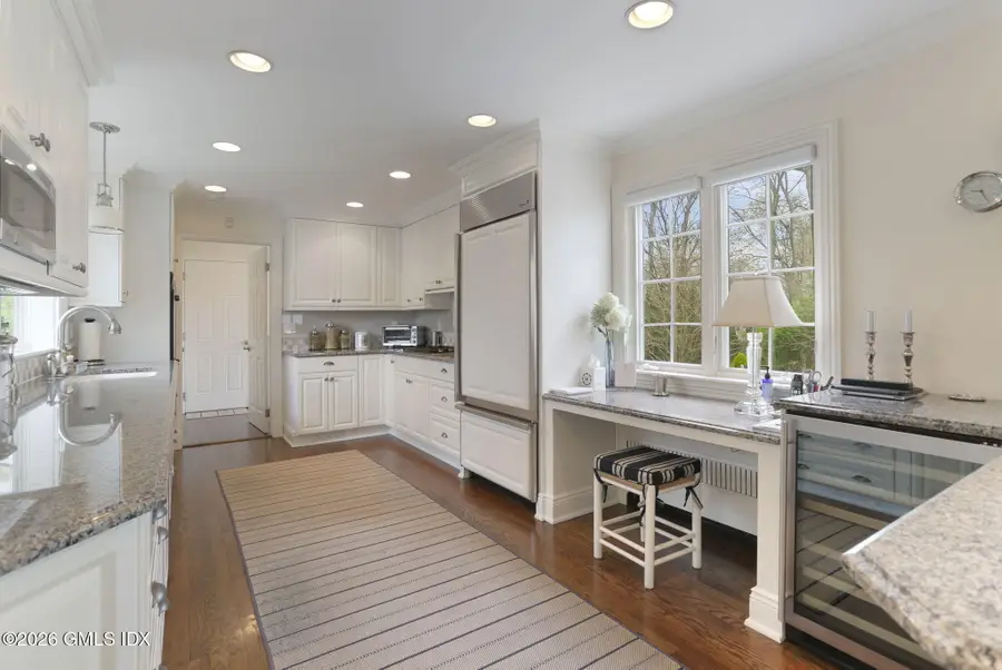 25 Lakewood Circle North, Greenwich, CT 06830 - #3