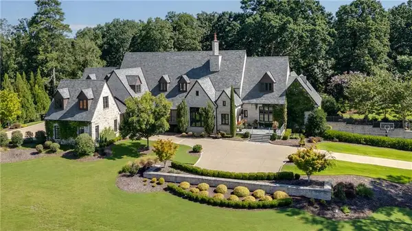 560 Lost River Bend, Alpharetta, GA 30004