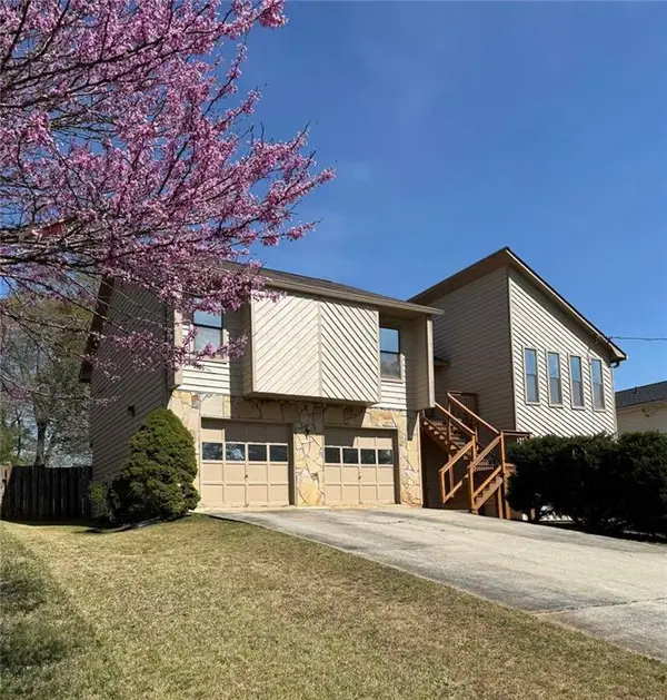 321 Roses Creek Drive, Lawrenceville, GA 30044