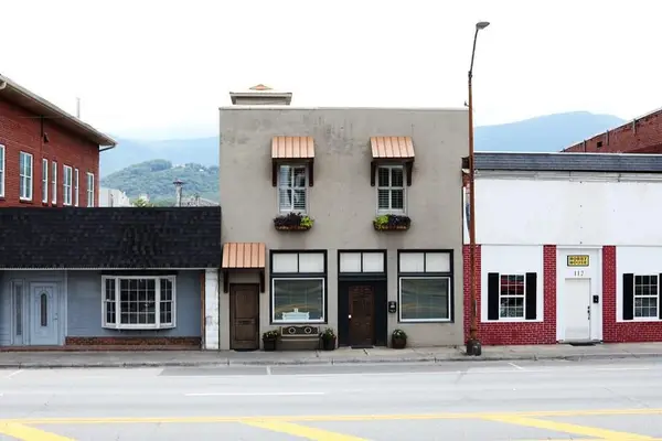 114 N 3rd Avenue, Chatsworth, GA 30705