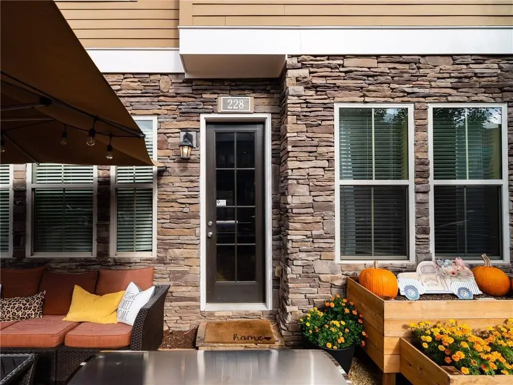 228 Dellwood Drive Se, Smyrna, GA 30080 - Image #1