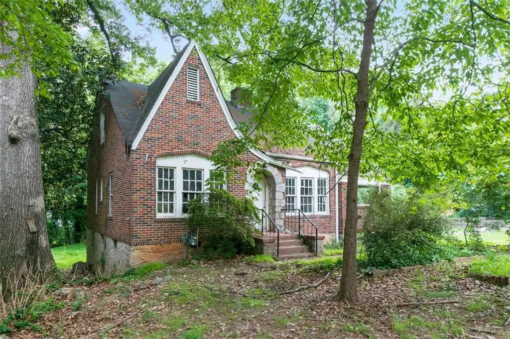 1699 Emerald Avenue Sw, Atlanta, GA 30310 - Image #1