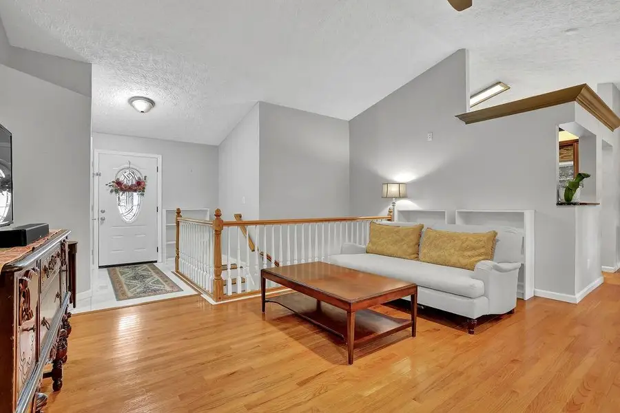 536 Bluff Court, Woodstock, GA 30188 - Image #2