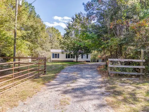 697A Donahoo Rd, Silver Creek, GA 30173