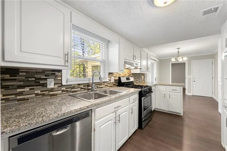 4574 Woodland Circle Ne, Roswell, GA 30075 - Image #3