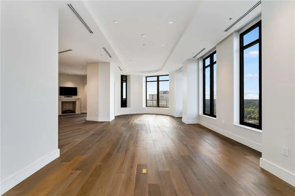 3376 Peachtree Road Ne #33B, Atlanta, GA 30326 - Image #1