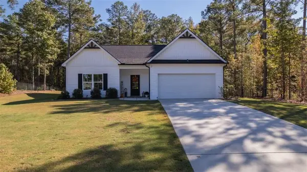 659 Park Pine Circle, Grantville, GA 30220