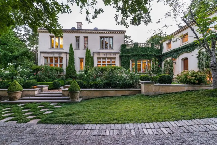 881 W Conway Drive Nw, Atlanta, GA 30327 - Image #2