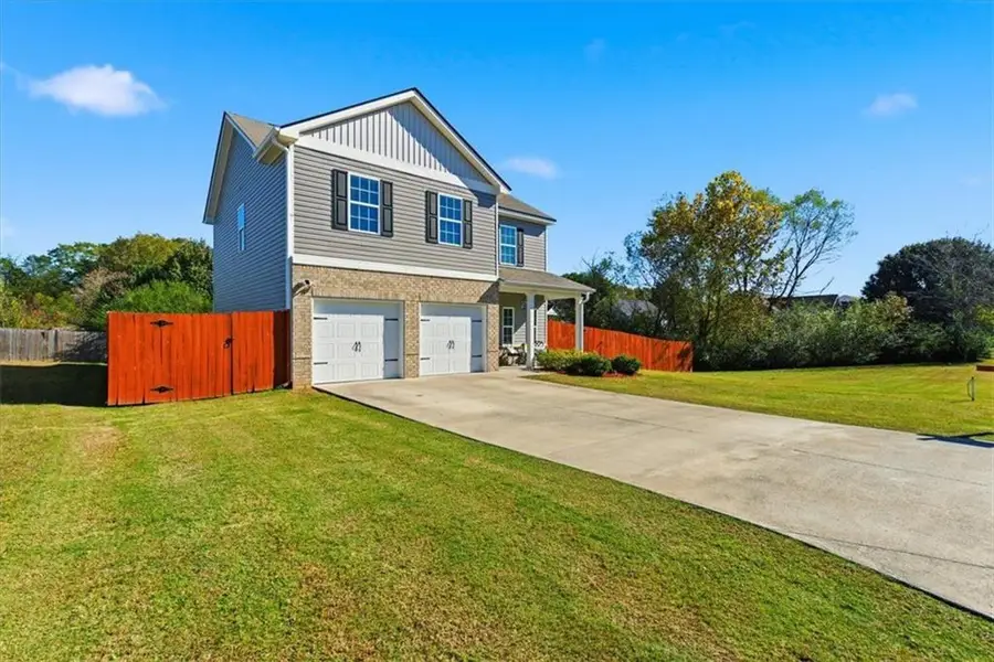 176 Village Way Sw, Calhoun, GA 30701 - Image #2