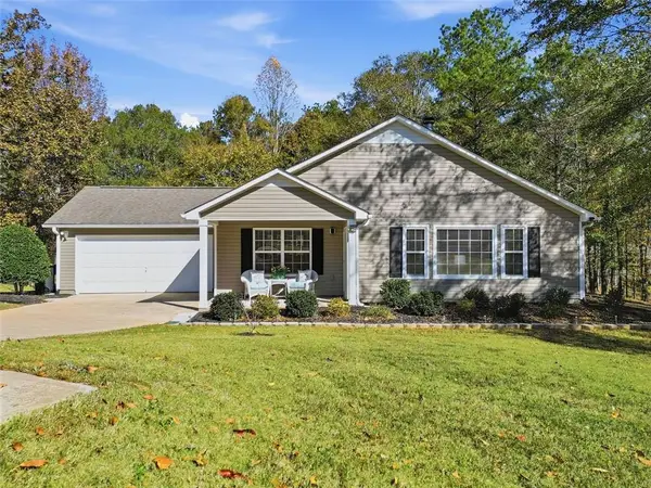59 Akers Lake Dr, Moreland, GA 30259