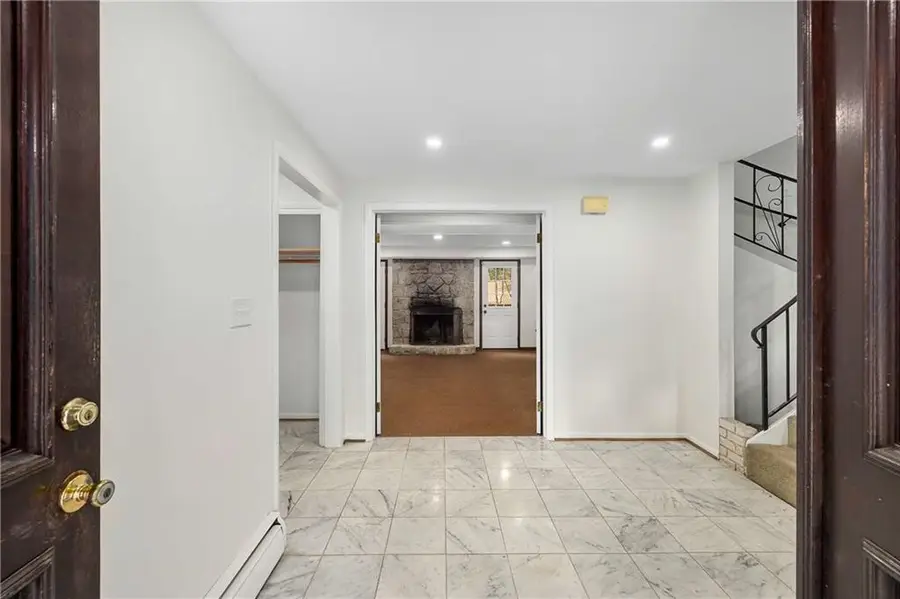 5685 Glen Errol Road Nw, Atlanta, GA 30327 - Image #2