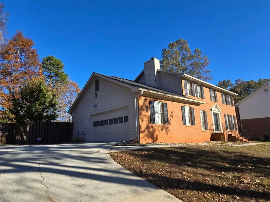 639 Royal Abbey Drive, Stone Mountain, GA 30088 - Image #3