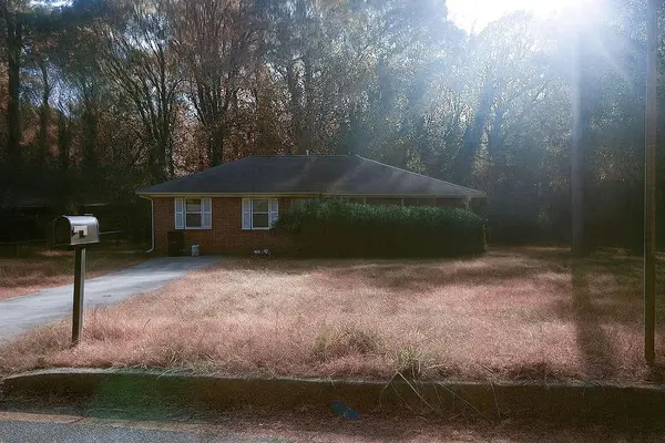 1394 Oakview Circle, Forest Park, GA 30297