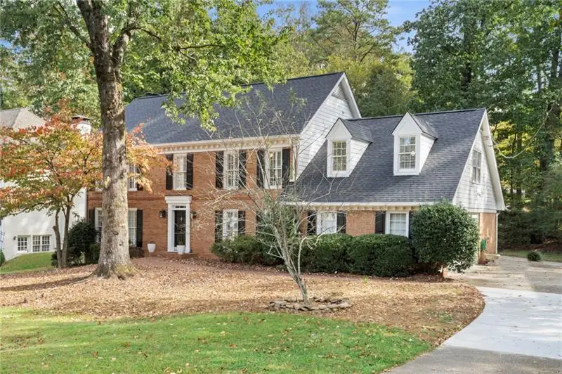 6915 Hunters Knoll, Sandy Springs, GA 30328 - Image #2