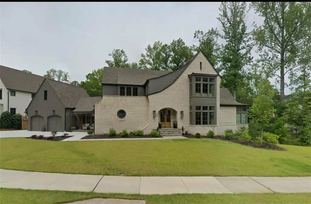 285 Roswell Farms Drive, Roswell, GA 30075 - Image #1