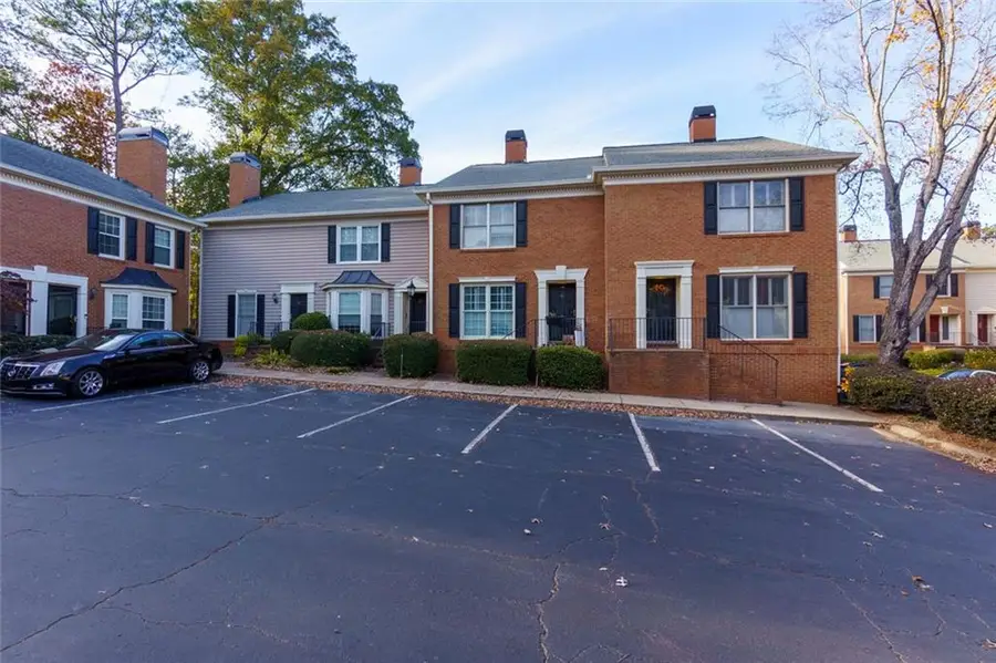 82 Mt Vernon Circle, Sandy Springs, GA 30338 - Image #3