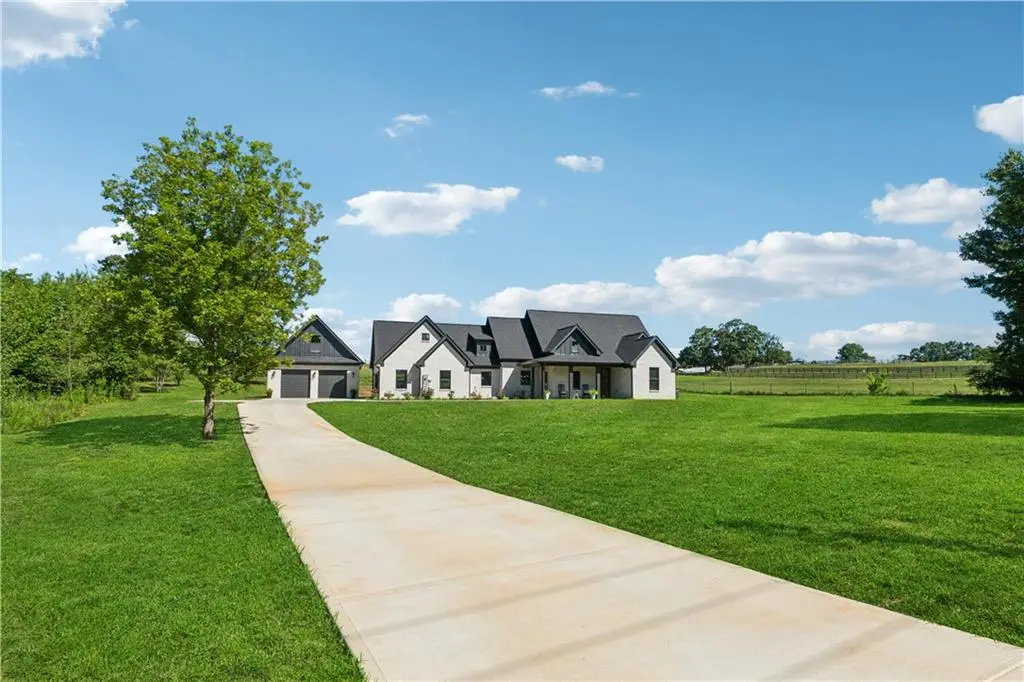 4425 Clarks Bridge Road, Gainesville, GA 30506 - Image #1