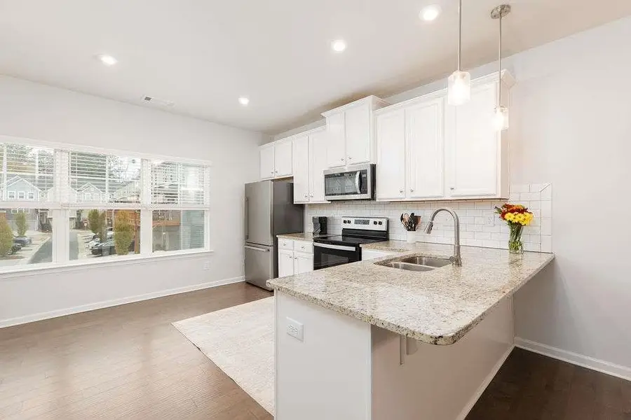 2527 Hedgeway Circle, Kennesaw, GA 30144 - Image #2