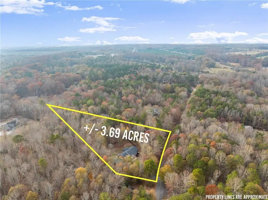 352 Lakeshore Drive, Jefferson, GA 30549 - Image #3