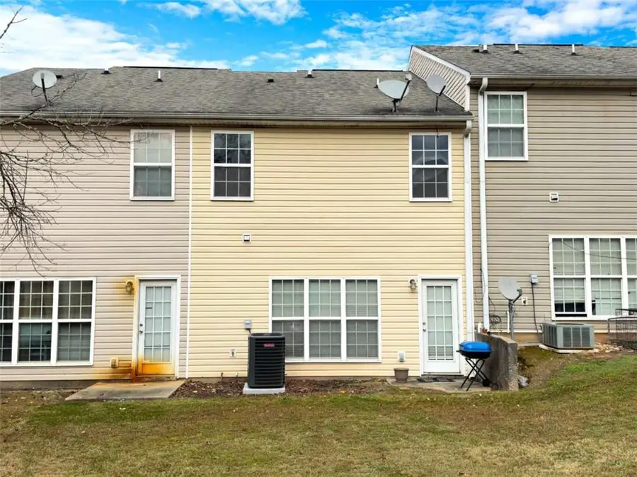 5195 Lincoln Drive, Fairburn, GA 30213 - Image #2