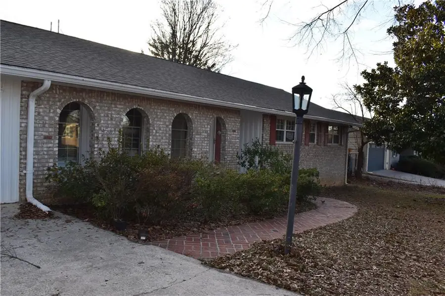 2479 Kingsland Drive, Dunwoody, GA 30360 - Image #3