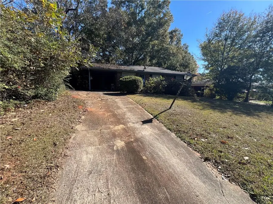 953 Meadow Rock Drive, Stone Mountain, GA 30083 - Image #2