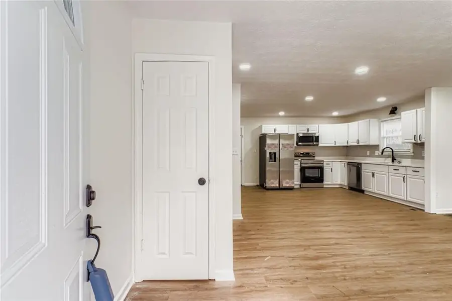 862 Sheppard Way, Stone Mountain, GA 30083 - Image #3