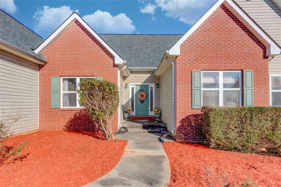 3322 Henderson View Ct, Loganville, GA 30052 - Image #3