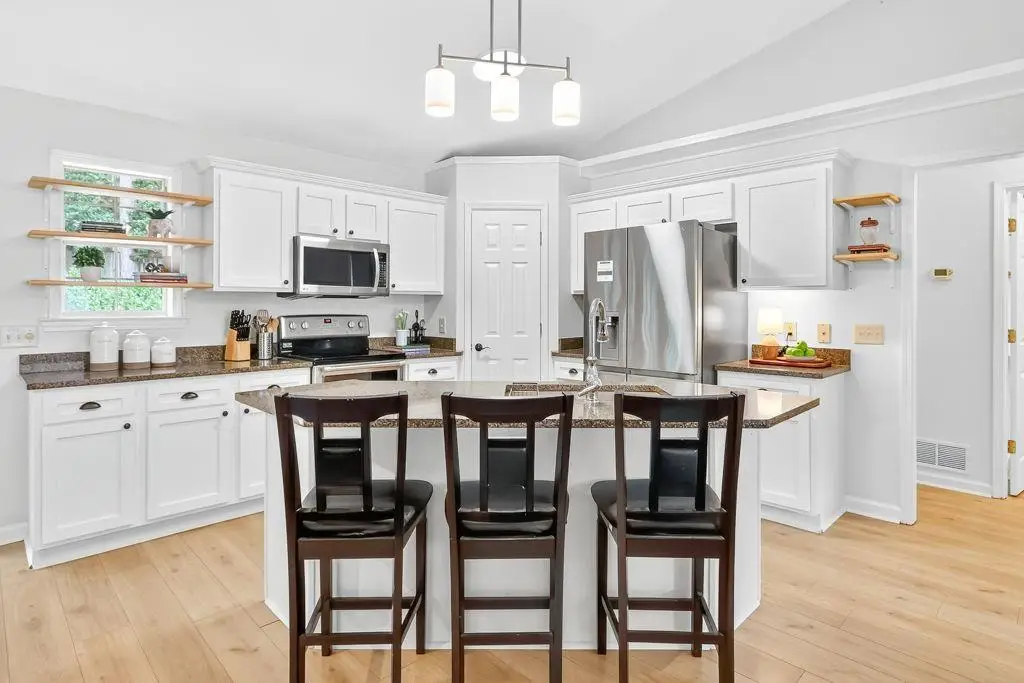 8635 Sapphire Lane, Gainesville, GA 30506 - Image #1