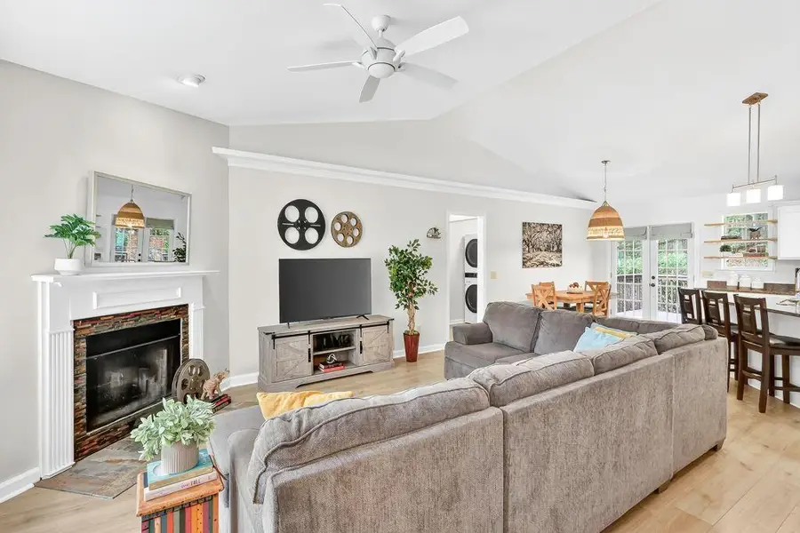 8635 Sapphire Lane, Gainesville, GA 30506 - Image #2