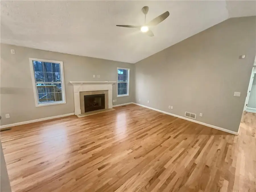 536 Bluff Court, Woodstock, GA 30188 - Image #3