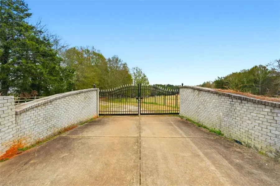 1295 Double Bridges Rd, Winder, GA 30680 - Image #2