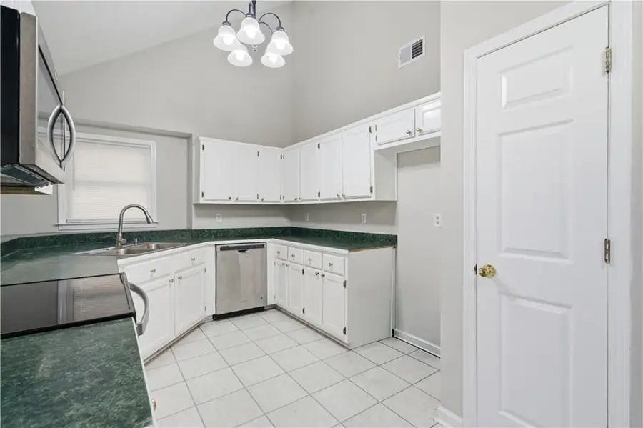 16 Broken Arrow Court Ne, Rydal, GA 30171 - Image #2