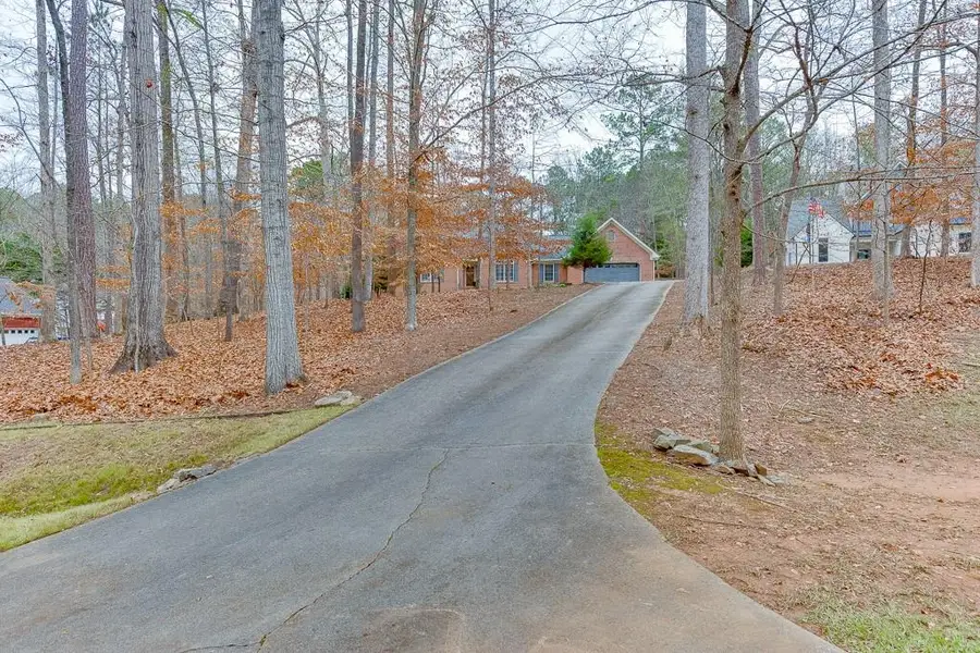 61 Hunters Way, Hoschton, GA 30548 - Image #2