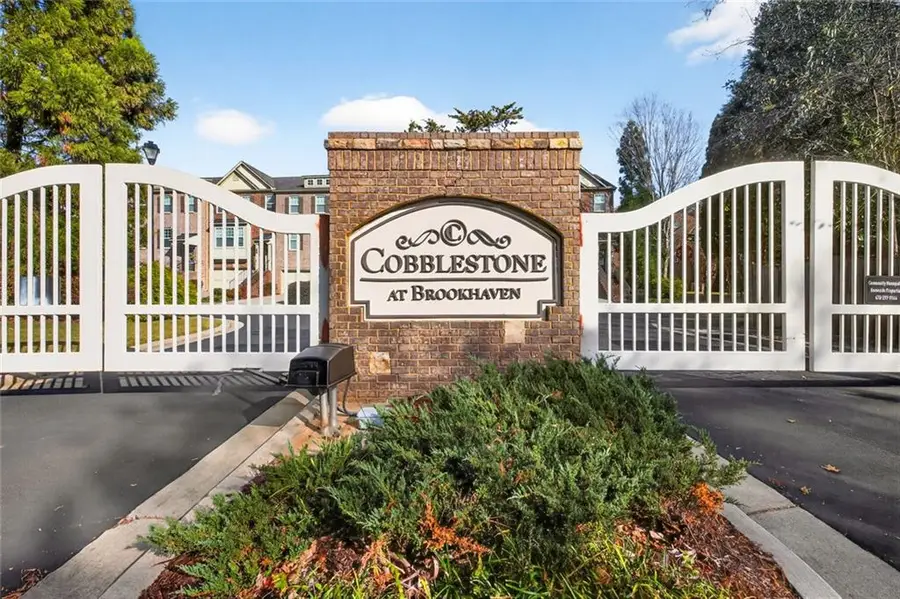 1982 Cobblestone Circle Ne, Brookhaven, GA 30319 - Image #3