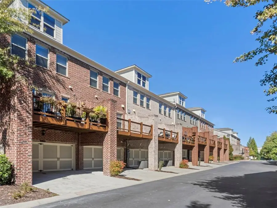 427 Alderwood Street, Atlanta, GA 30328 - Image #2