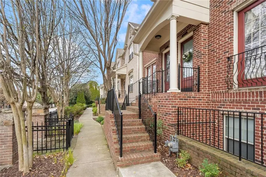 427 Alderwood Street, Atlanta, GA 30328 - Image #3