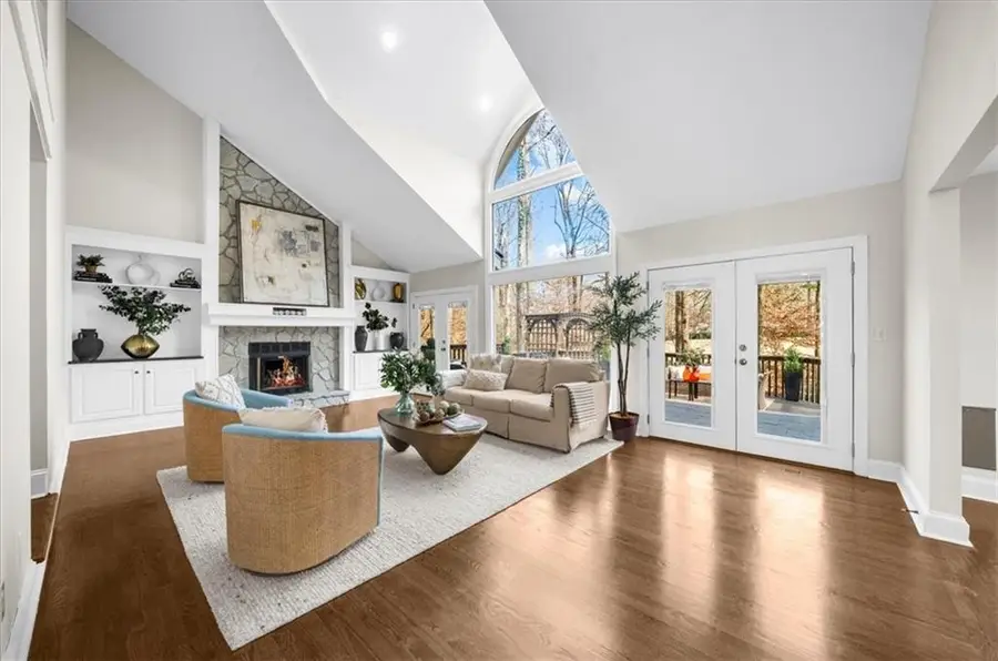 10155 Cresent Hill Lane, Roswell, GA 30076 - Image #2